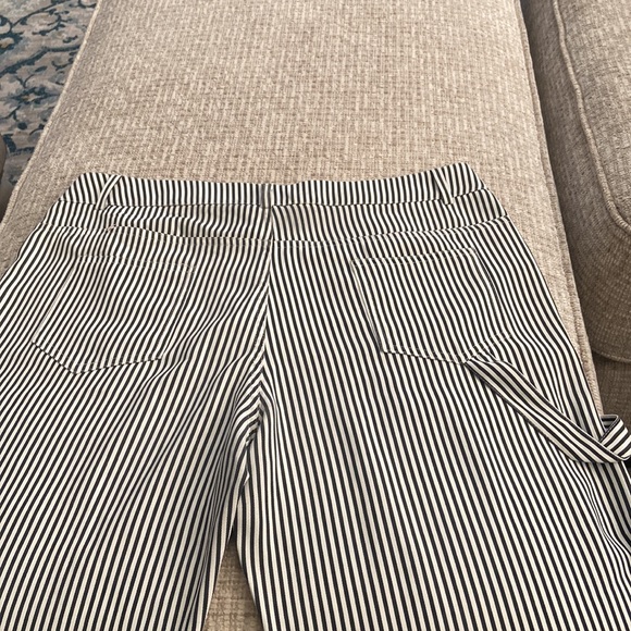 Shein Black and White wide leg, stripped slacks - Picture 4 of 8
